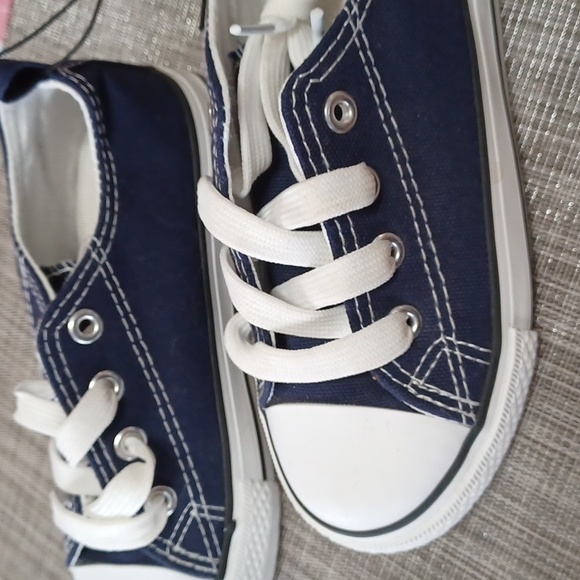 Survival Gear Navy Blue Low Canvas Trainer Size 12 Kids - Picture 2 of 8